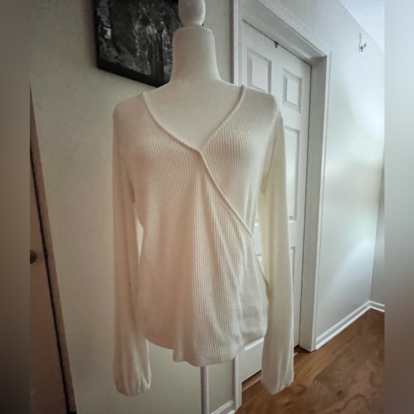 GAP Crossover Sweaters (Take all 3), Bell Sleeve Lightweight - Picture 4 of 4